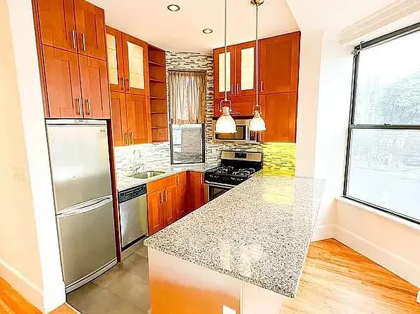 70 Grove St APT 4F, New York, NY 10014