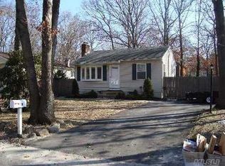 119 Panamoka Trl, Ridge, NY 11961