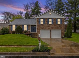 9933 Courthouse Woods Ct, Vienna, VA 22181