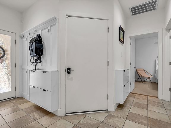 4th image of 4405 Eigel St