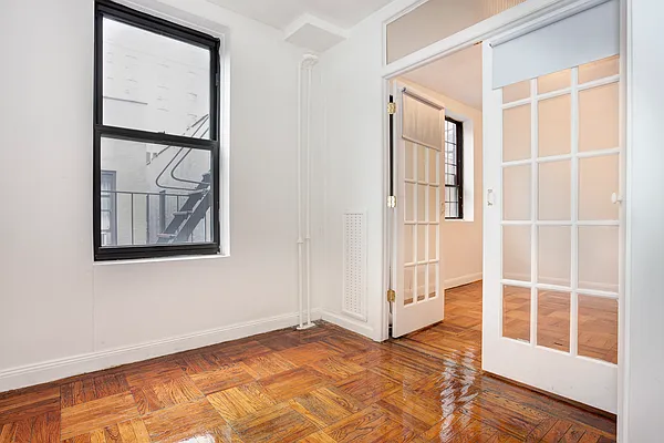Rented by Mdrn Residential | media 2