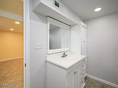 19 Princeton Dr — Photo 23