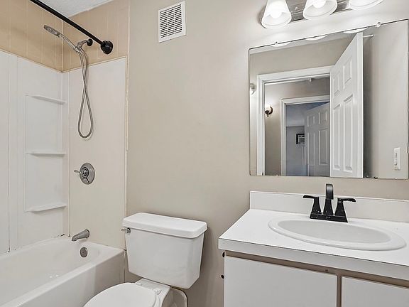 5th image of 10 Rutledge St APT 2H