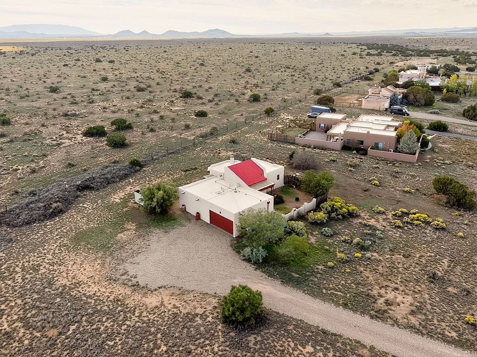 1st image of 39 Camerada Rd
