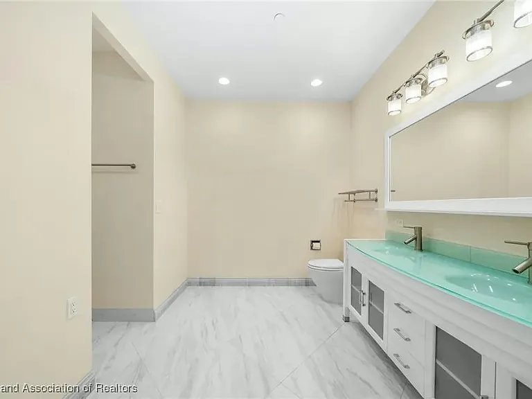 2351 Lakeview Dr #A — Photo 5
