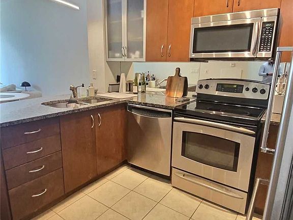 2nd image of 18 Yorkville Ave #508