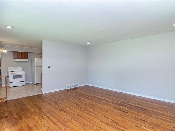 2nd image of 6293 Shelby St