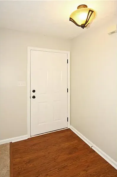 3 bed, 2.5 bath, 1706 sqft, $2,260 — Photo 3