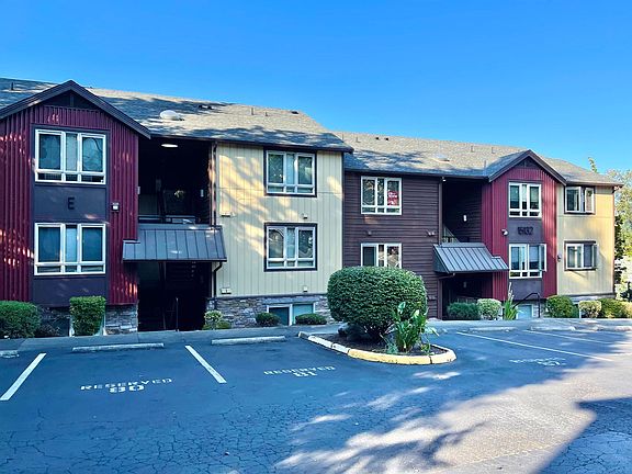 2nd image of 15132 NE 82nd St Unit 304