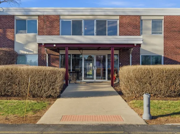 100 Deborah Ln APT B26, Wheeling, IL 60090