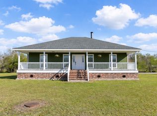 304 Country Village Dr, Raceland, LA 70394