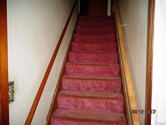 5th image of 32 Oakdale St