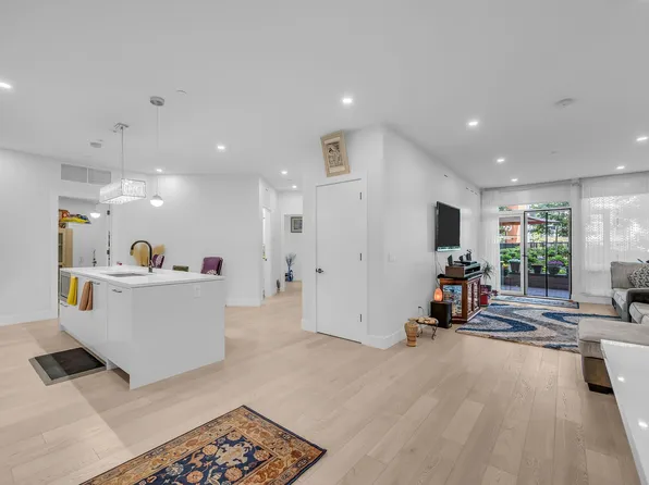 20416 Park Ave #101, Langley, BC V3A 0N2