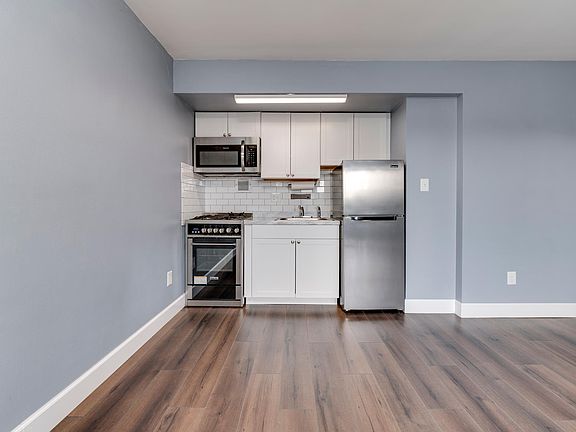 3rd image of 1931 N Cleveland St APT 608