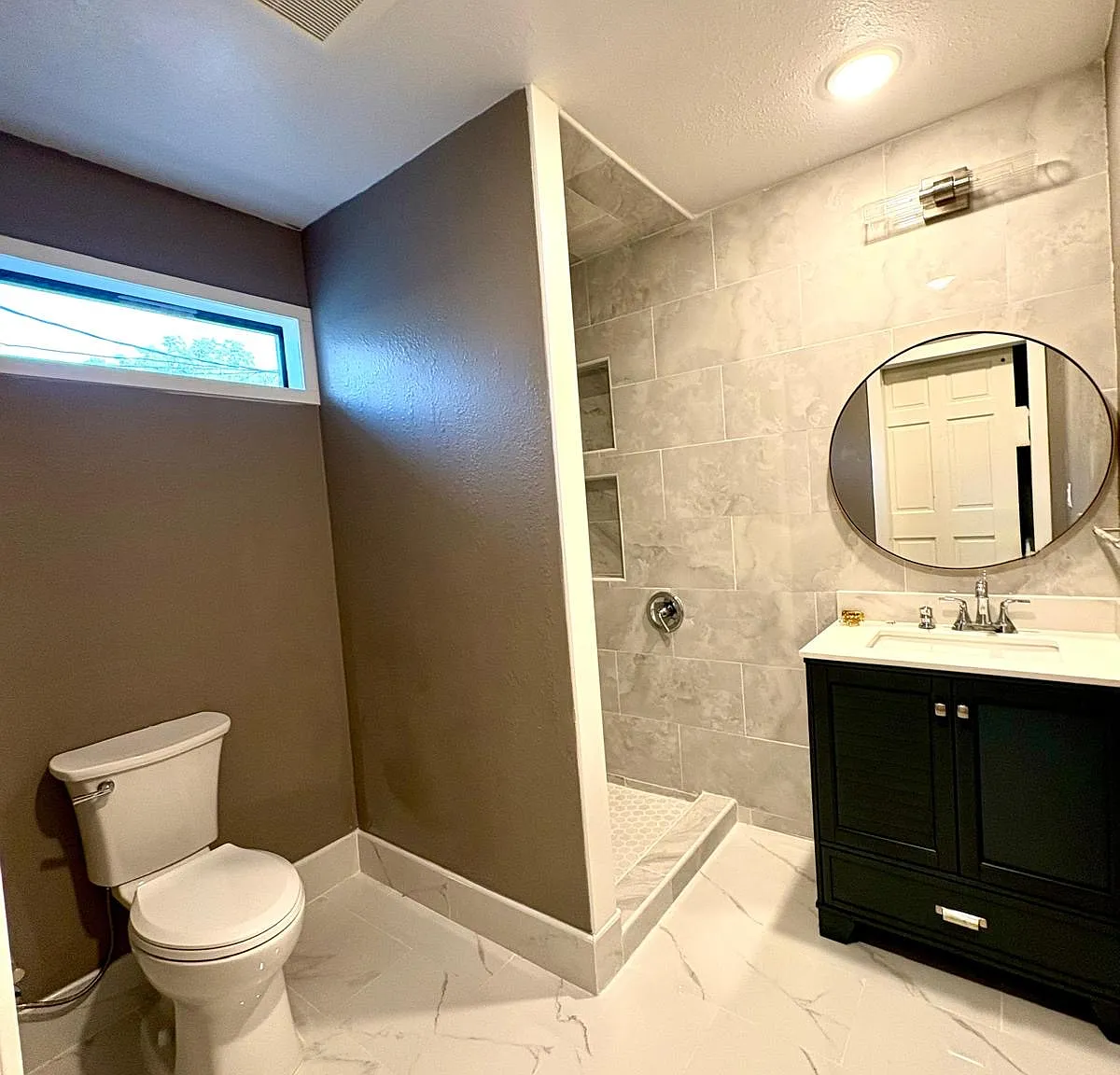 4 bed, 2.5 bath, $2,000 — Photo 2
