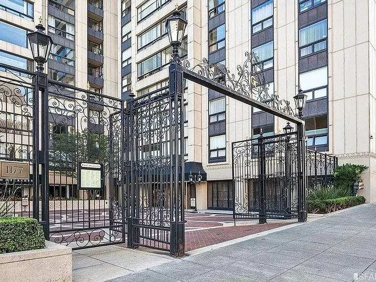 1177 California St #411 — Photo 1