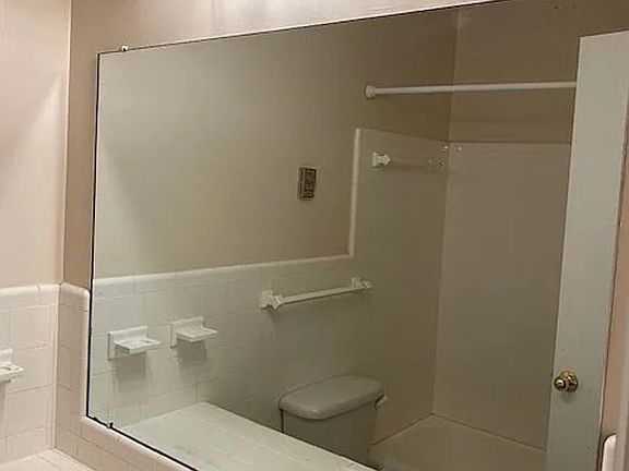5th image of 2020 Beech Ave APT C11
