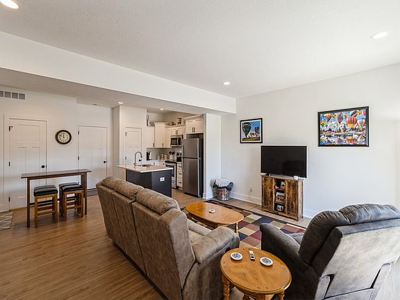 4th image of 1007 Summerset Pl