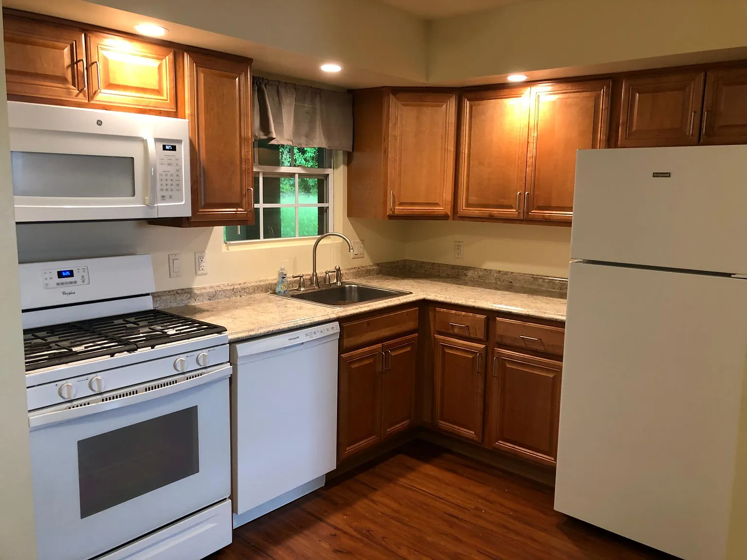 1 bed, $1,225 — Photo 1