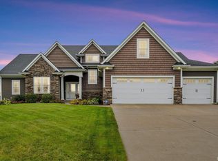 5723 Judge Rd, Bettendorf, IA 52722