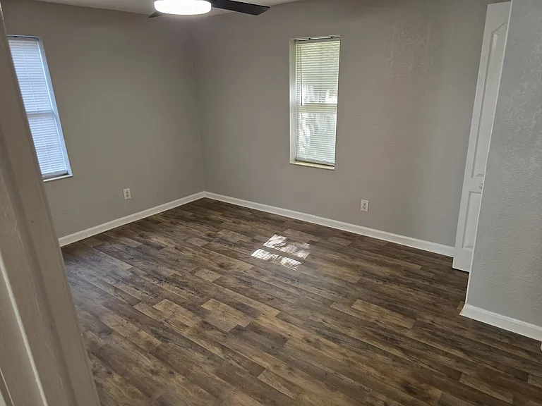719 Price St — Photo 2