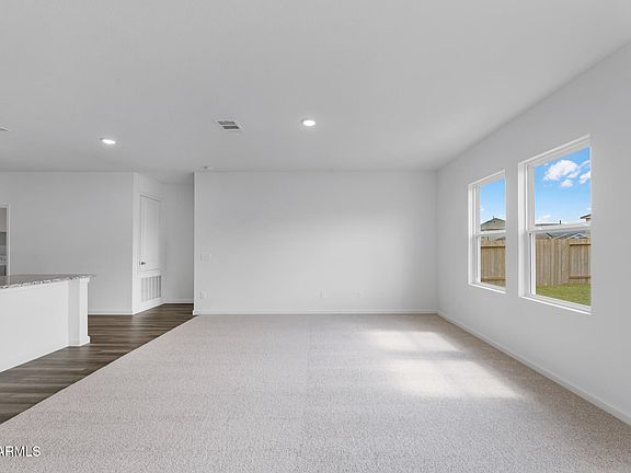 4th image of 10055 W DEVONSHIRE Avenue