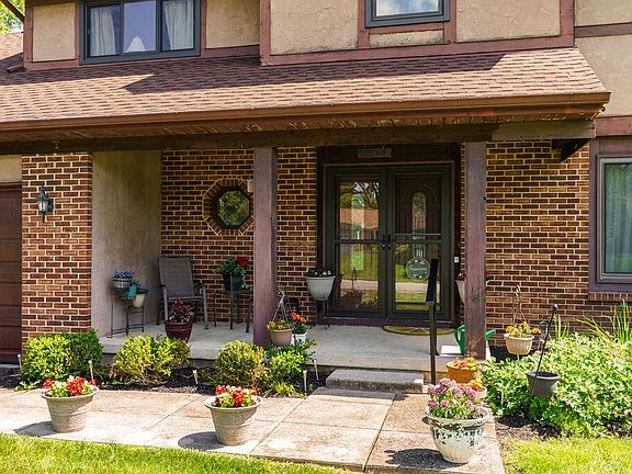 3rd image of 10233 N Crosset Hill Dr