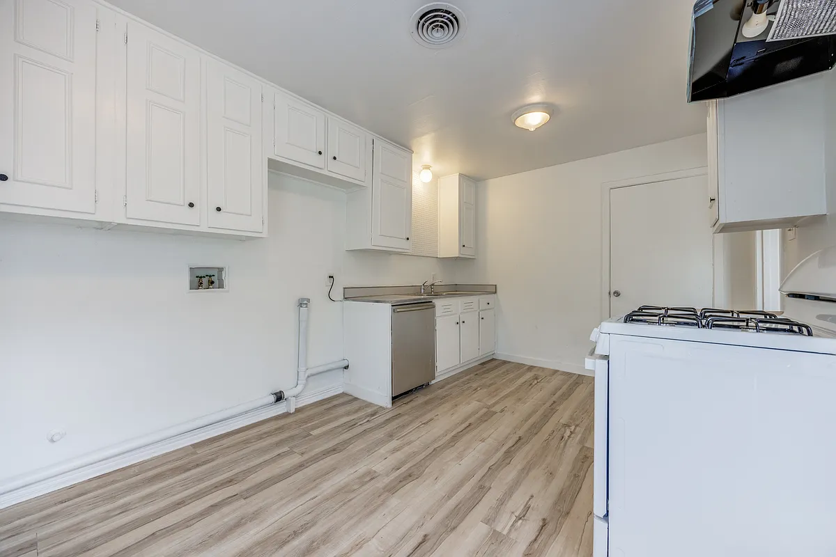 Building Photo - 15 Macarthur Dr #A