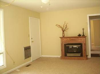 3rd image of 822 Hayden Dr