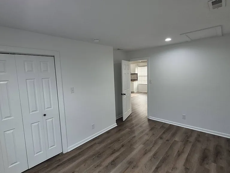 139 E South St — Photo 5