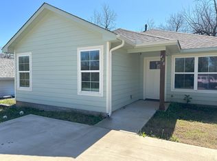 428 E Nelson St, Denison, TX 75021