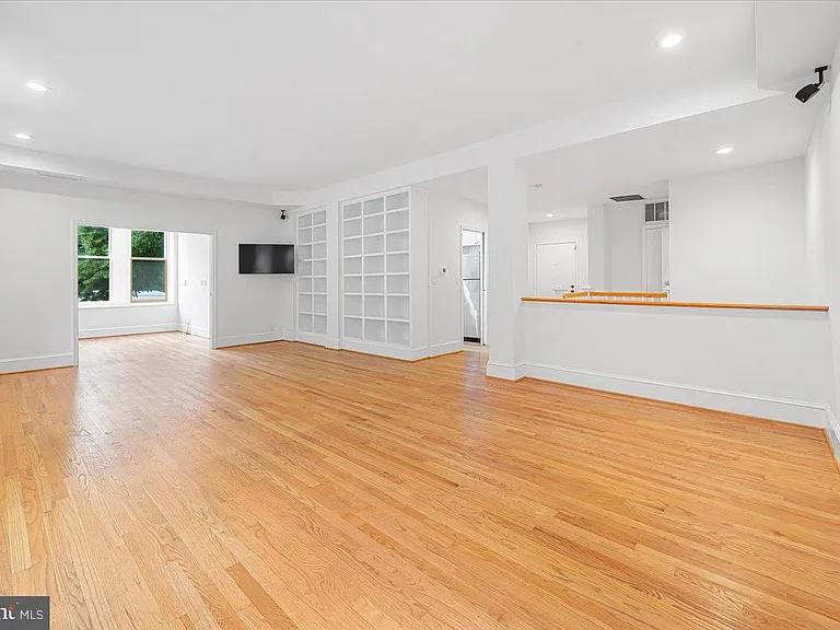 1830 17th St NW #103 — Photo 12