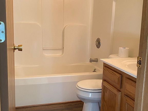 Lower level bathroom off Family Room