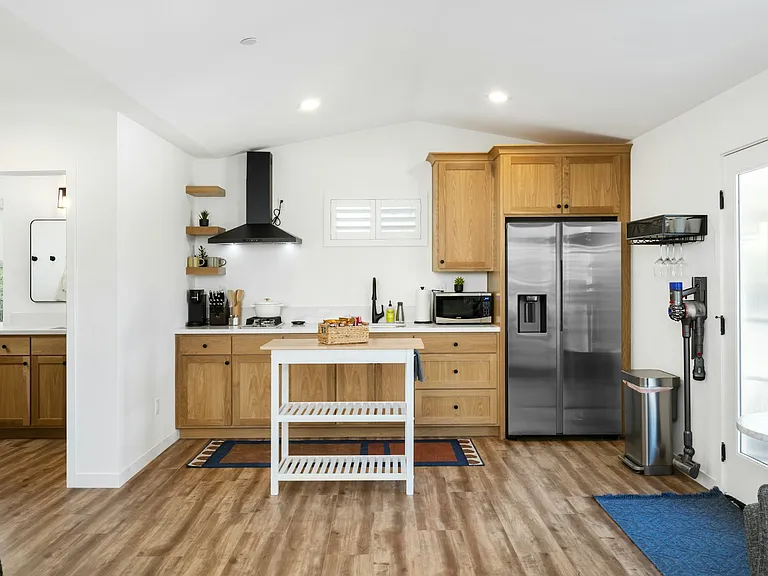 Kitchen equipped with your needs. Two stools were added to the center island for your comfort.