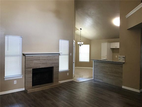 4th image of 1101 Cherrytree Dr