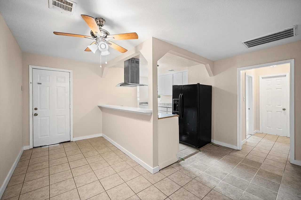 2 bed, 770 sqft, $1,200 — Photo 3