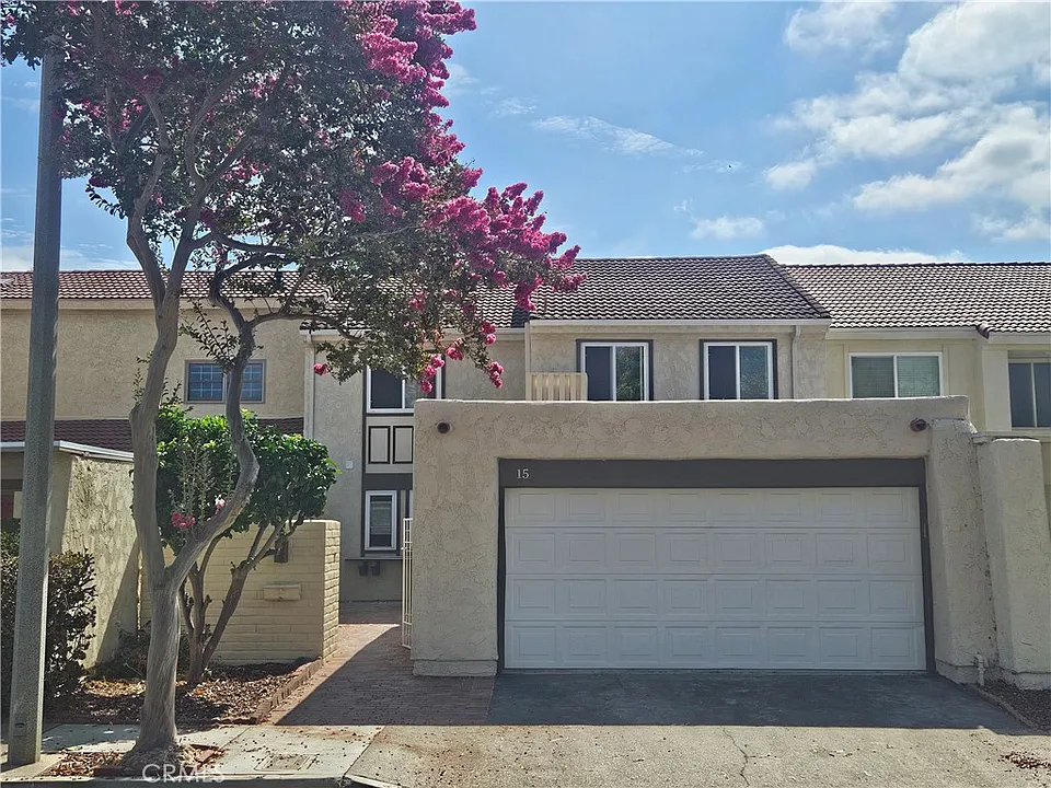 15 Yellowwood Way