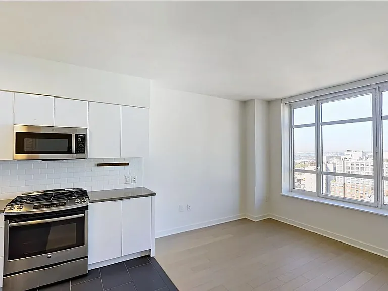 45 Hoyt St #25F — Photo 1