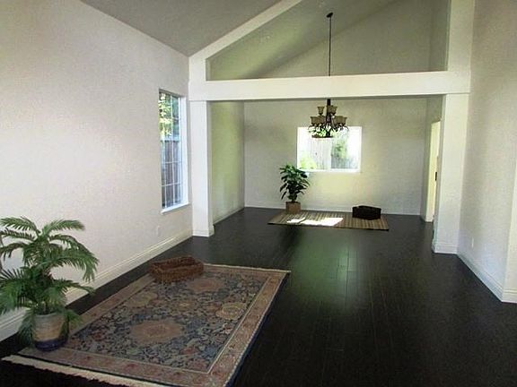 3rd image of 216 Kingsford Ln