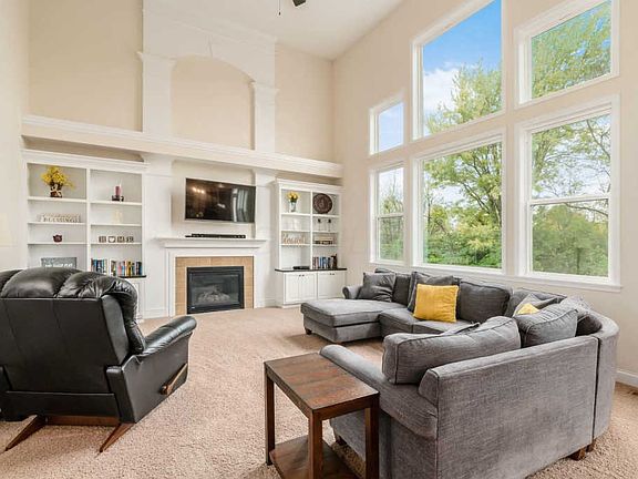 3rd image of 5912 Trafalgar Ln
