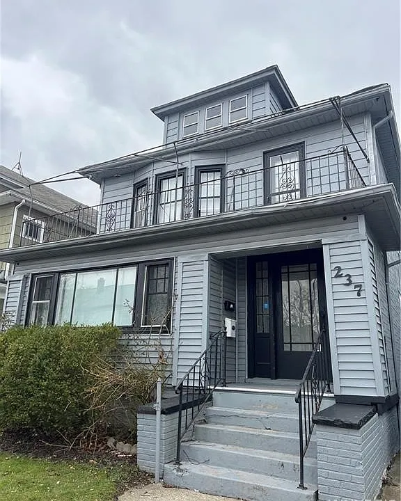 237 Tacoma Ave #2