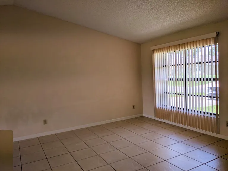 1420 Waldrun St SE — Photo 5