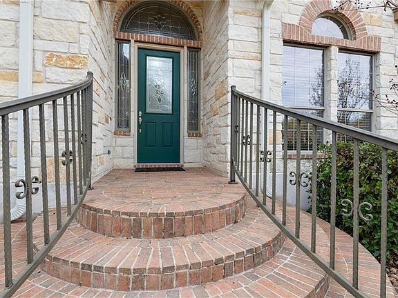 5th image of 2402 Walsh Dr