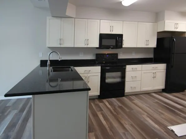 337 Woodside Dr, Iowa City, IA 52246