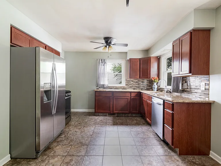 7116 Claybourne Ave — Photo 3