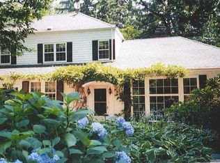 31 Frost Creek Dr, Locust Valley, NY 11560