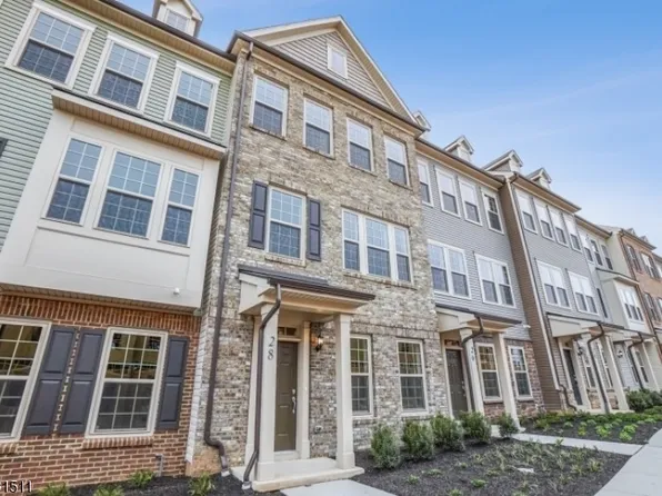 4 Haralson Ct, Livingston, NJ 07039