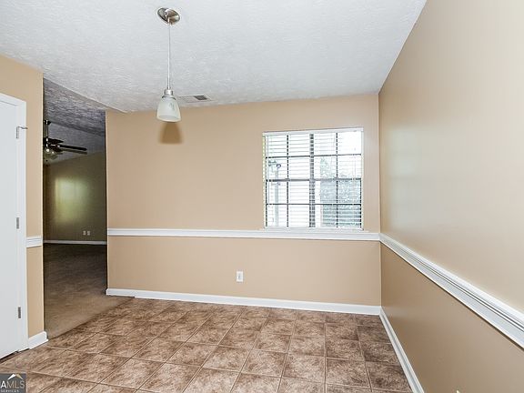 5th image of 2594 Laurel View Dr