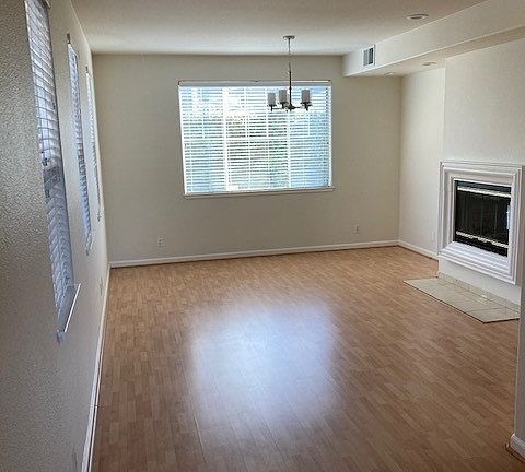 4th image of 1702 Loveland Ct