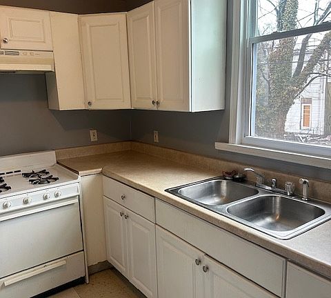 2nd image of 2910 Rockrose Ave